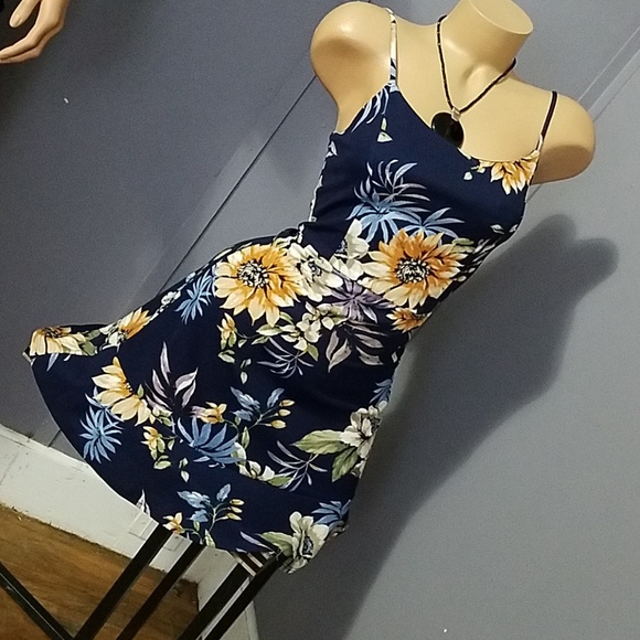 Stunning Sexy & Cute Floral Dress - Picture 3 of 8